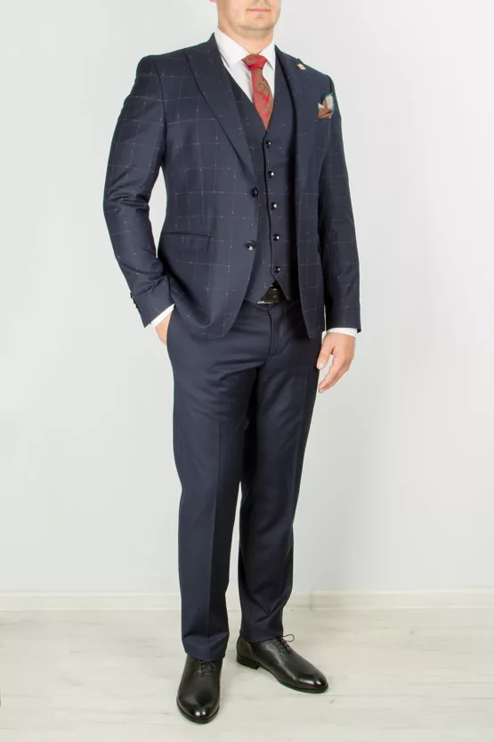 Синий костюм-тройка с клеточным пиджаком Каталог