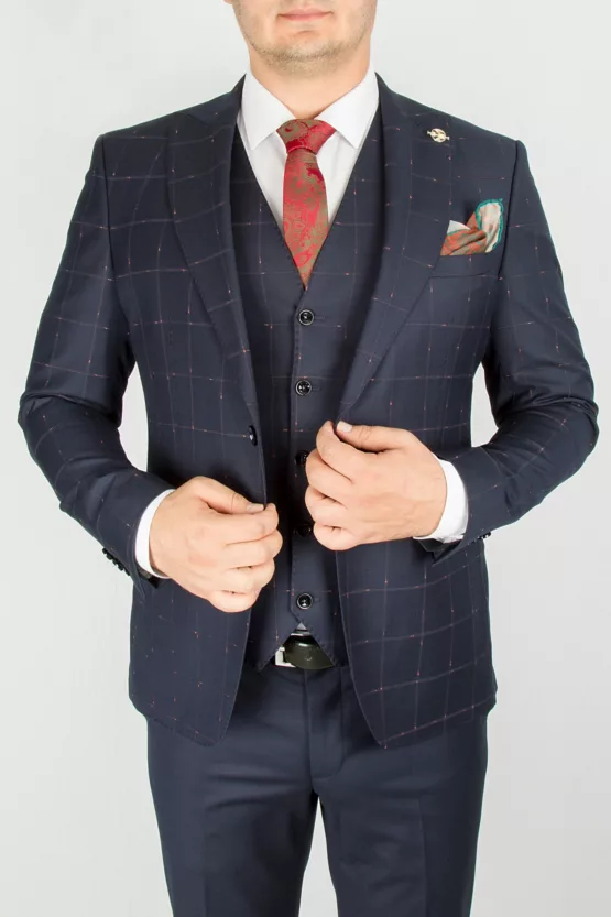 Синий костюм-тройка с клеточным пиджаком Каталог