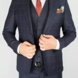 Синий костюм-тройка с клеточным пиджаком Каталог