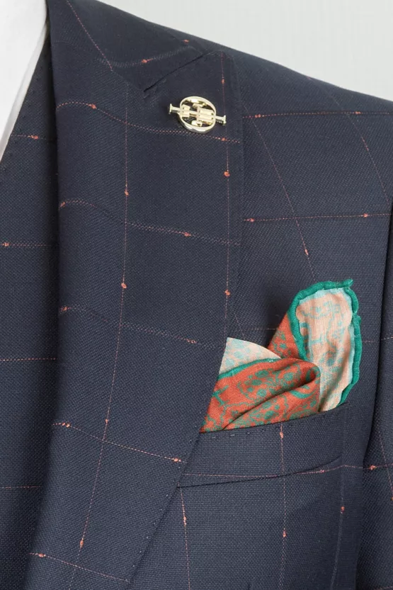 Синий костюм-тройка с клеточным пиджаком Каталог