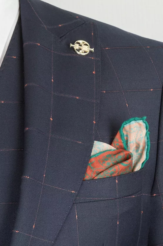 Синий костюм-тройка с клеточным пиджаком Каталог