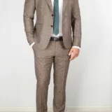 Костюм-тройка песочного цвета с трикотажным жилетом Каталог