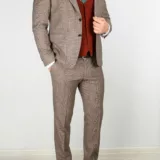 Костюм-тройка песочного цвета с трикотажным жилетом Каталог