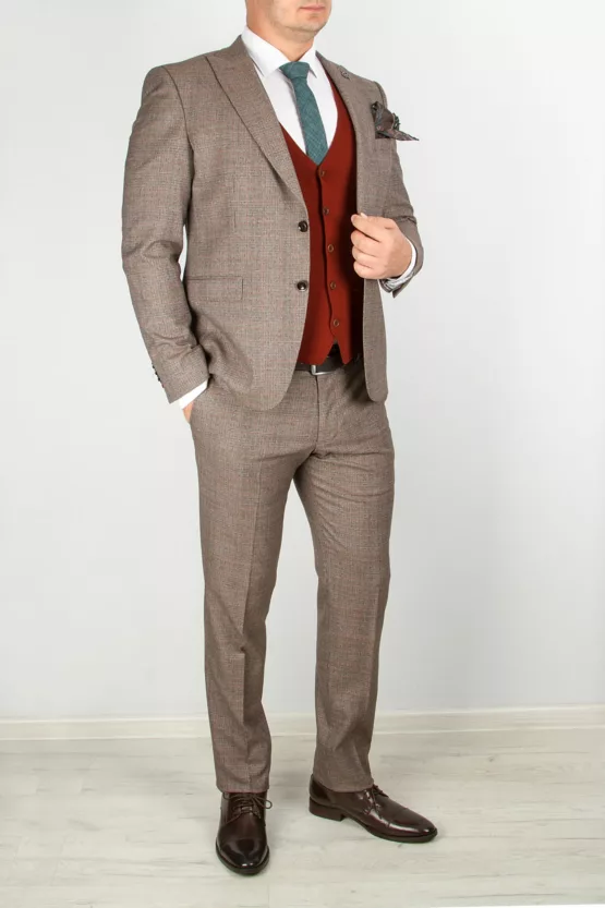 Костюм-тройка песочного цвета с трикотажным жилетом Каталог