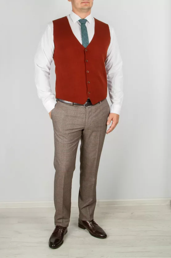 Костюм-тройка песочного цвета с трикотажным жилетом Каталог