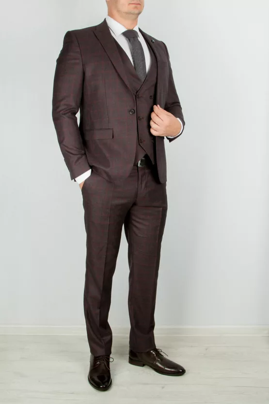 Костюм-тройка темно-бордового цвета в клетку Каталог