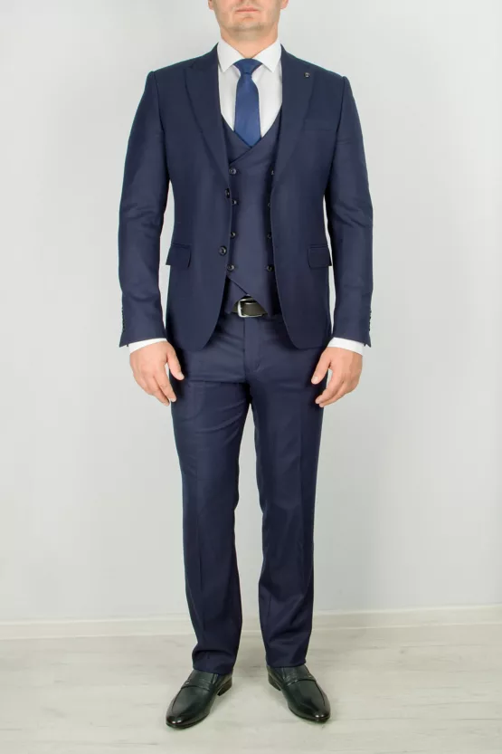 Костюм-тройка синего цвета приталенная модель Вечерние мужские костюмы