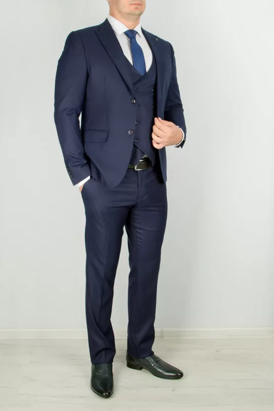 Костюм-тройка синего цвета приталенная модель Вечерние мужские костюмы