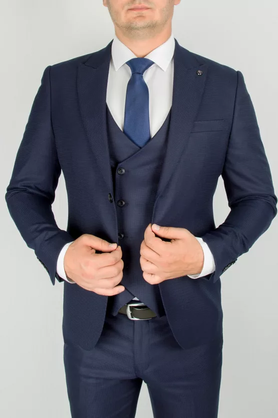 Костюм-тройка синего цвета приталенная модель Вечерние мужские костюмы