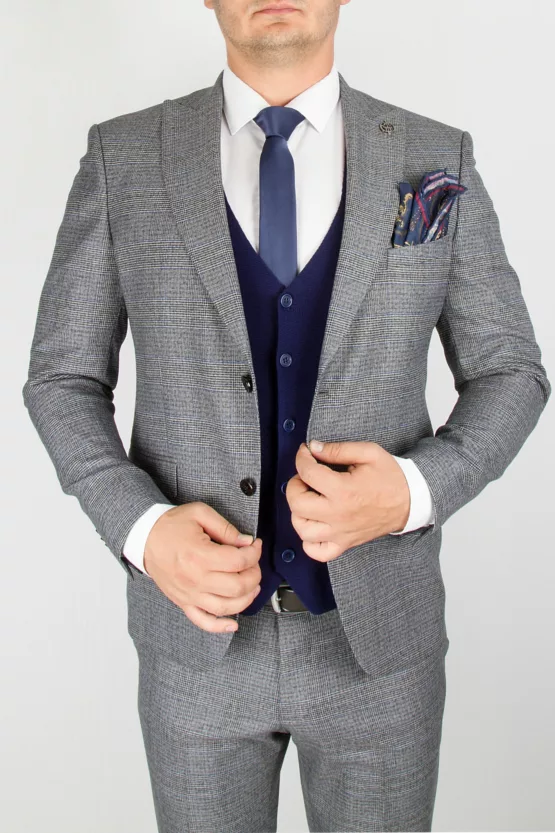 Костюм-тройка серого цвета с трикотажным синим жилетом Каталог