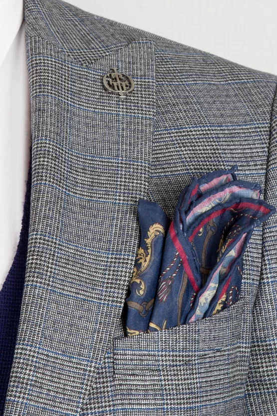 Костюм-тройка серого цвета с трикотажным синим жилетом Каталог