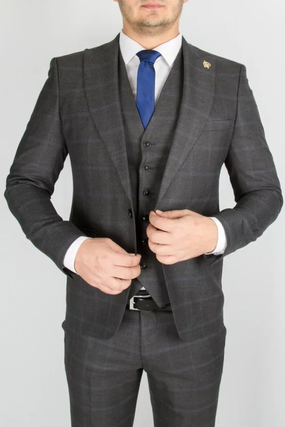 Костюм-тройка серый цвет в клетку Каталог