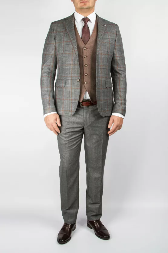Костюм-тройка серого цвета в клетку комбинированная модель Каталог