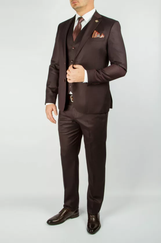 Костюм-тройка с фактурной тканью, бордового цвета Каталог