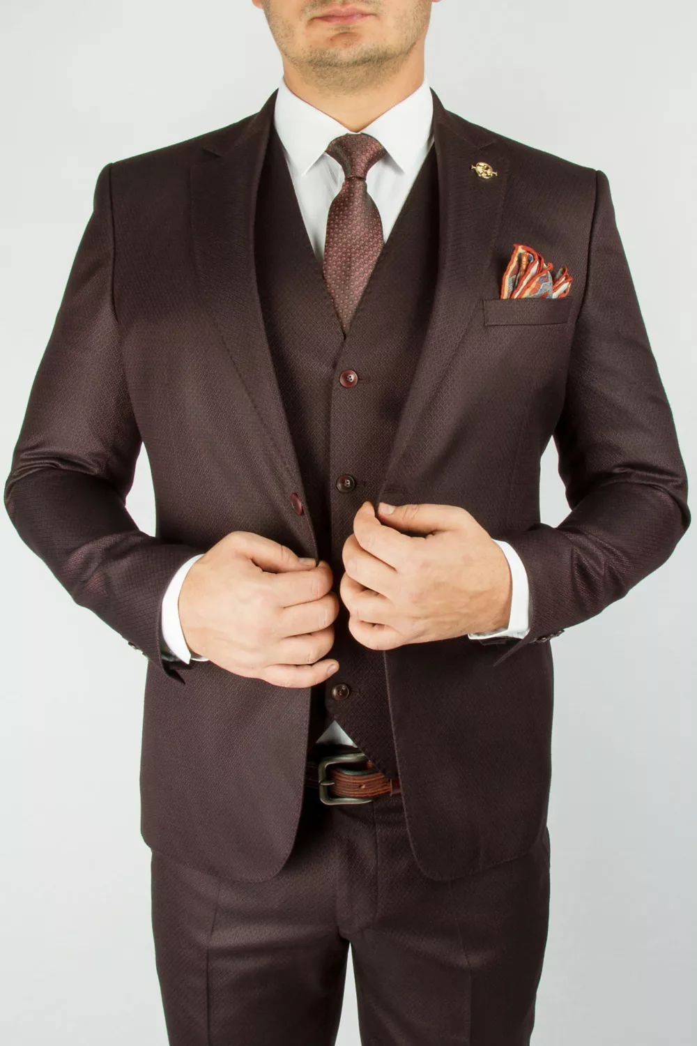 Костюм-тройка с фактурной тканью, бордового цвета Каталог