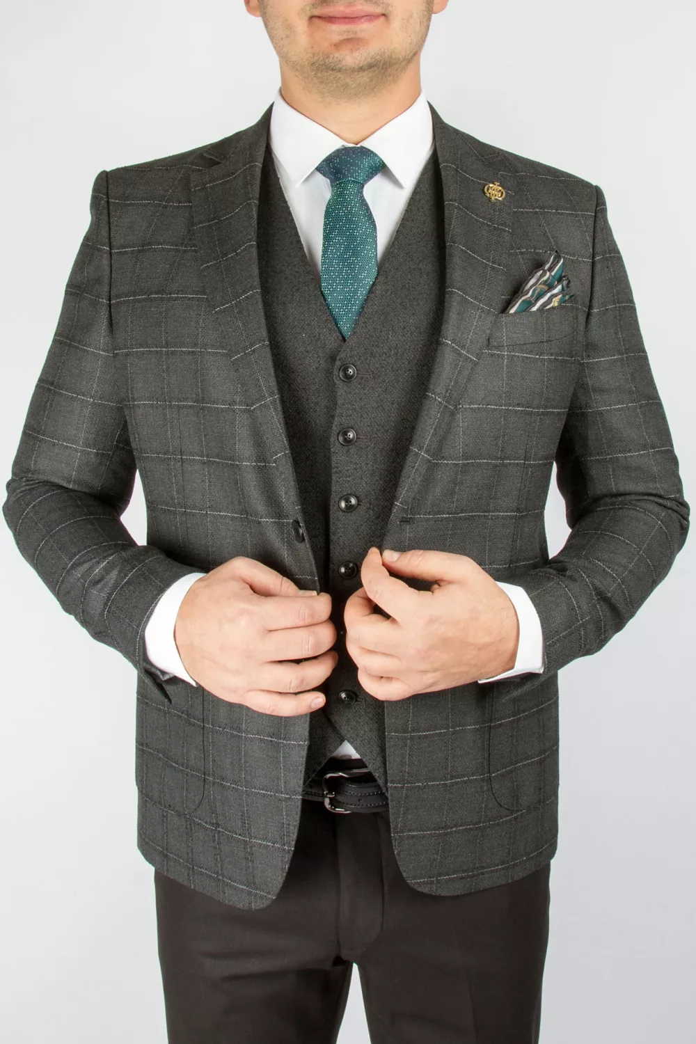 Костюм-тройка серого цвета комбинированная модель Каталог