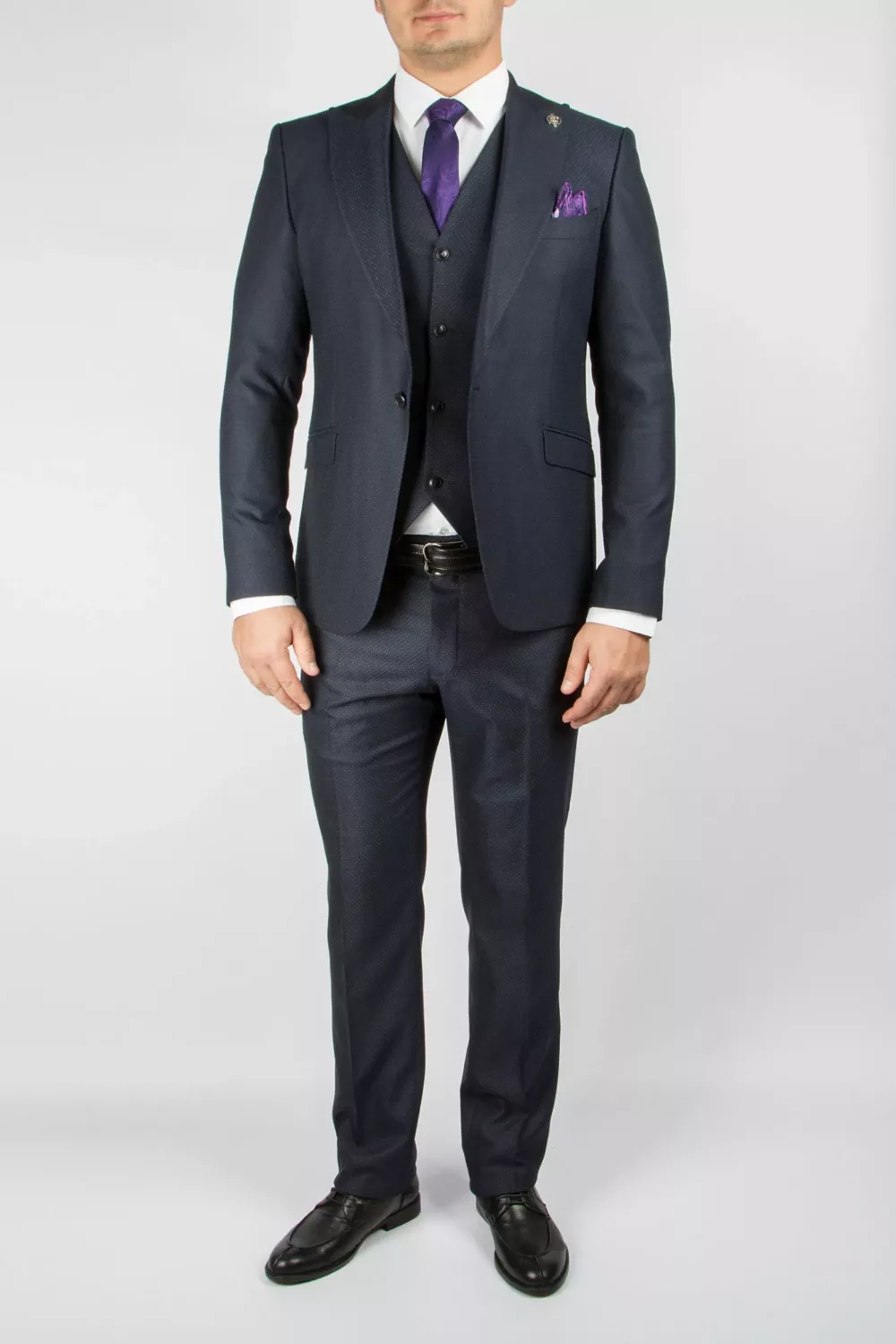 61 Приталенный костюм-тройка темно-синего цвета Каталог