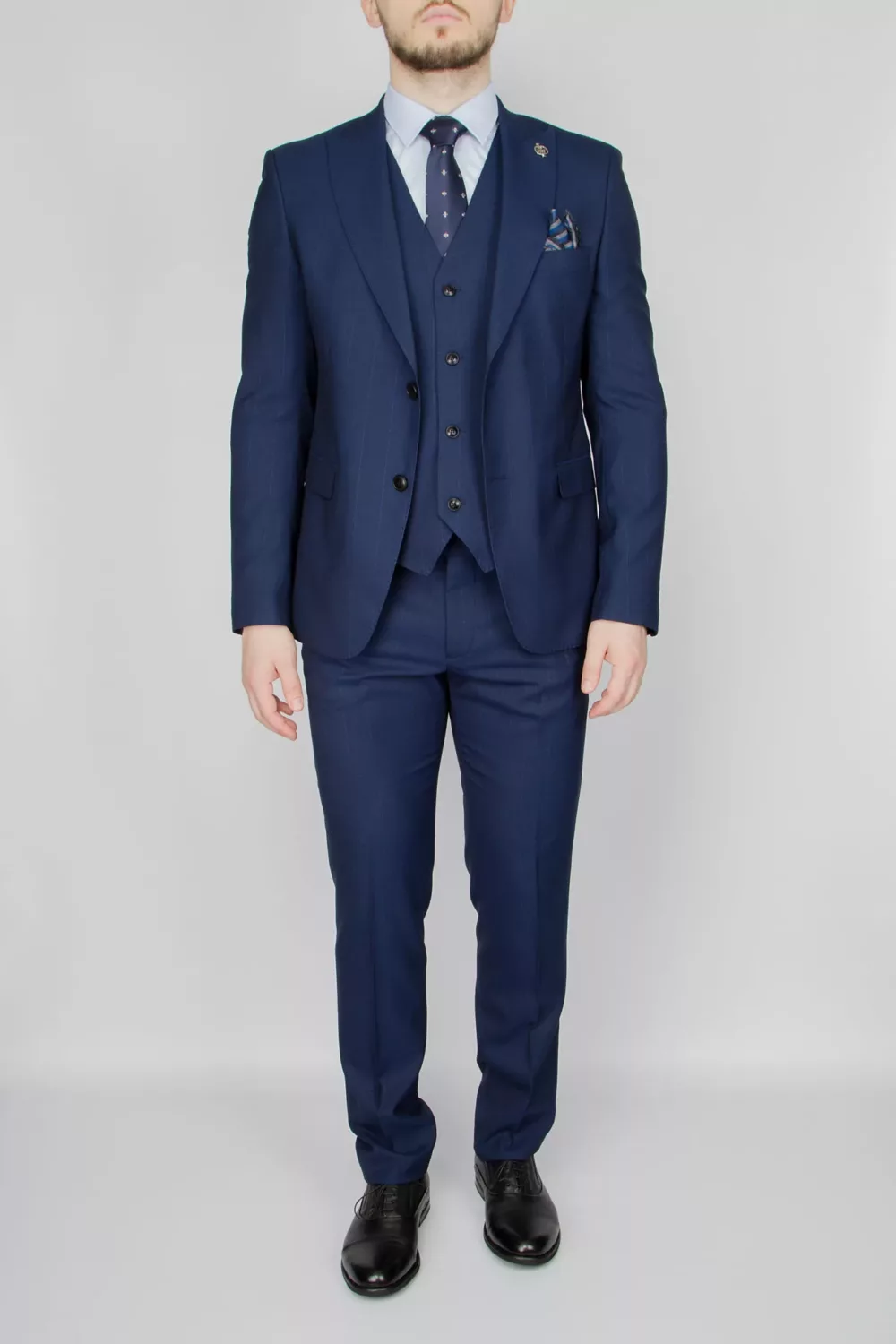 66 Костюм-тройка синего цвета в тонкую полосу Вечерние мужские костюмы