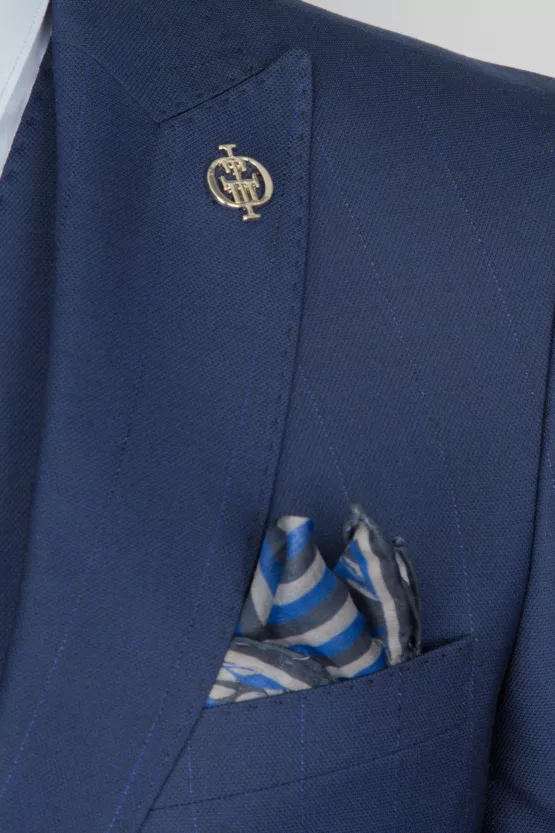 Костюм-тройка синего цвета в тонкую полосу Вечерние мужские костюмы