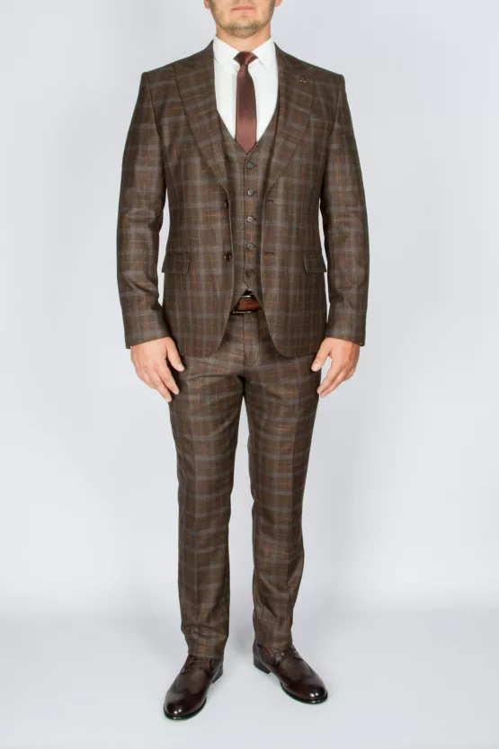 Костюм-тройка коричневого цвета в серую клетку Каталог