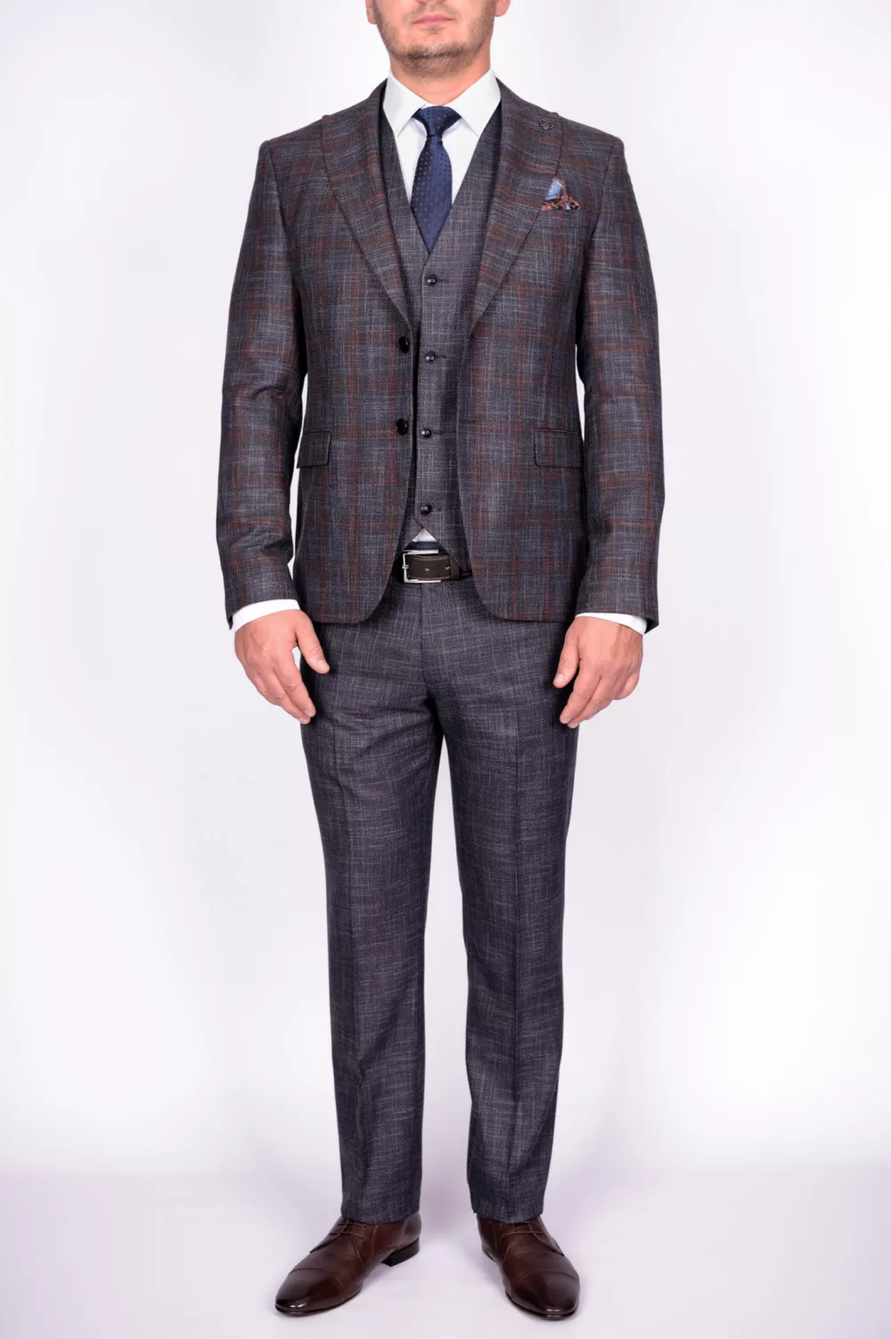 Костюм-тройка серого цвета с клеточным пиджаком Вечерние мужские костюмы