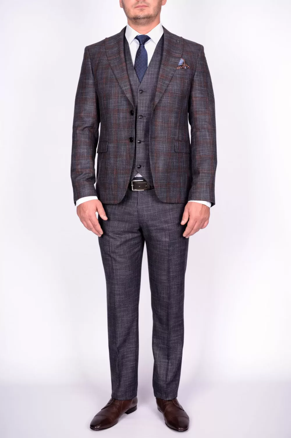 ODS_1246_00012 Костюм-тройка серого цвета с клеточным пиджаком Вечерние мужские костюмы