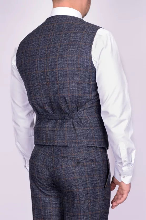 Костюм-тройка серого цвета в клетку Каталог