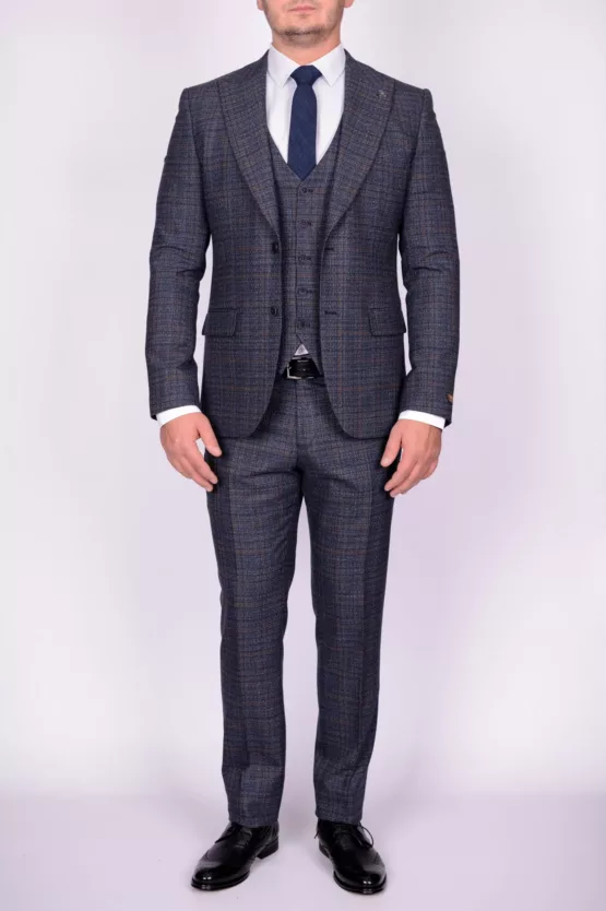 Костюм-тройка серого цвета в клетку Каталог
