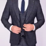 Костюм-тройка серого цвета в клетку Каталог