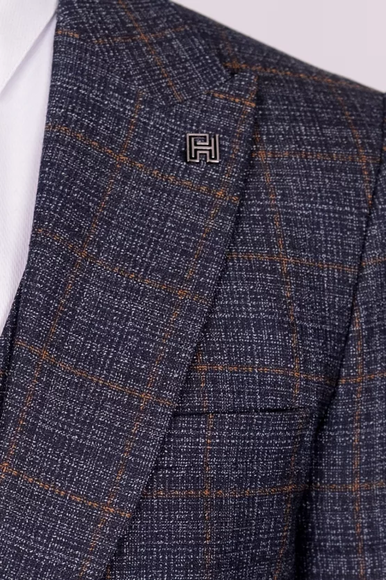 Костюм-тройка серого цвета в клетку Каталог