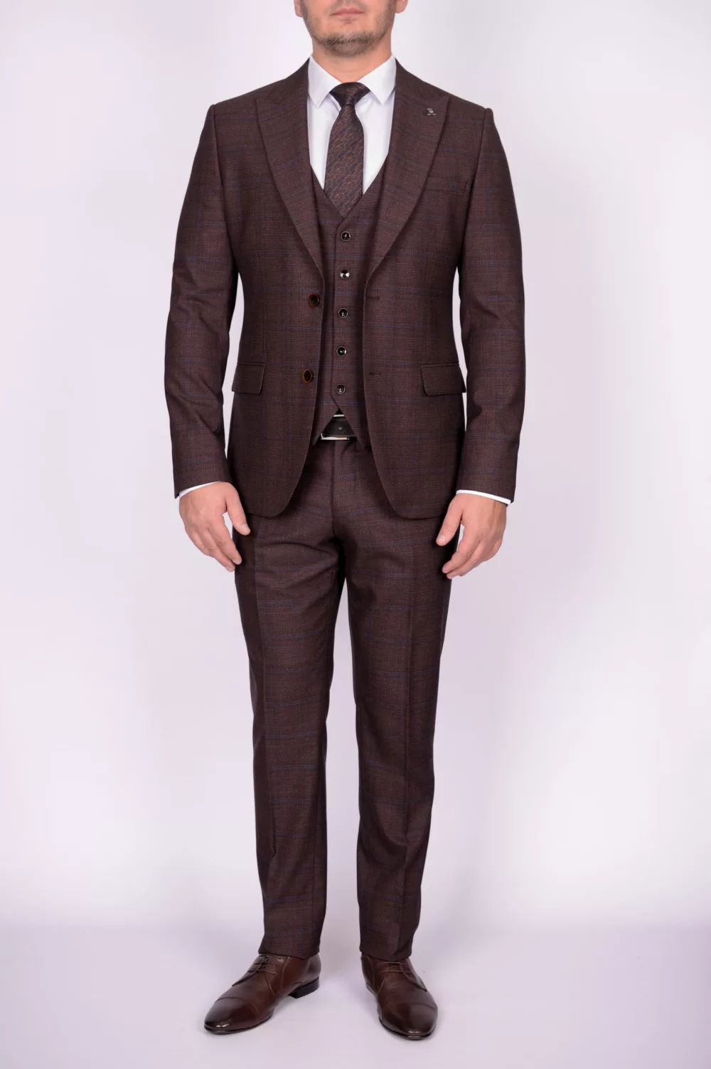 ODS_1340_00052 Костюм-тройка коричневого цвета в клетку Вечерние мужские костюмы