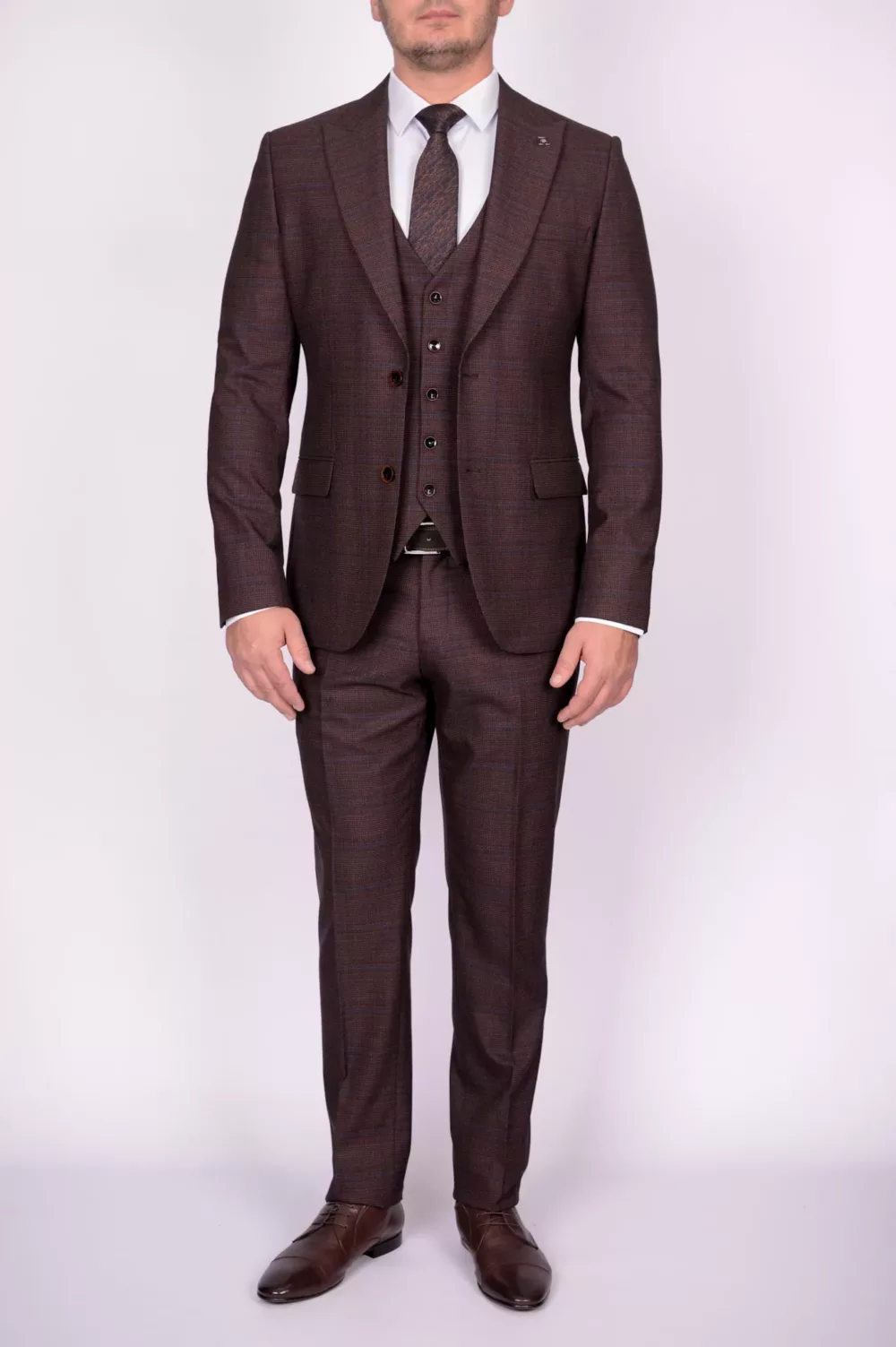ODS_1340_00052 Костюм-тройка коричневого цвета в клетку Вечерние мужские костюмы