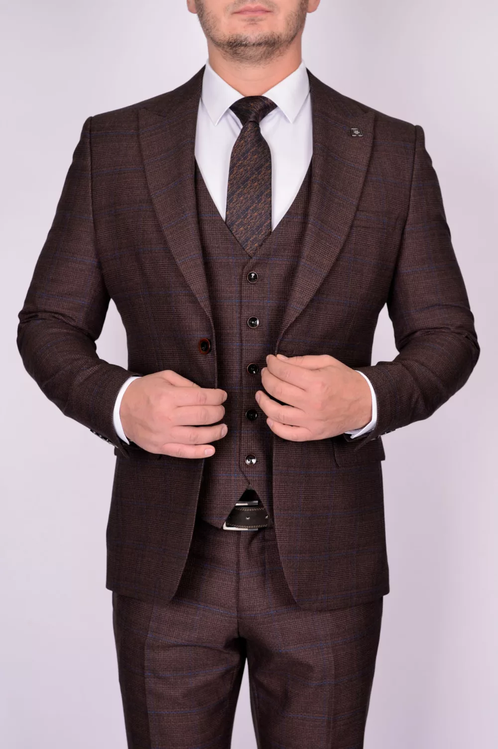 Костюм-тройка коричневого цвета в клетку Вечерние мужские костюмы