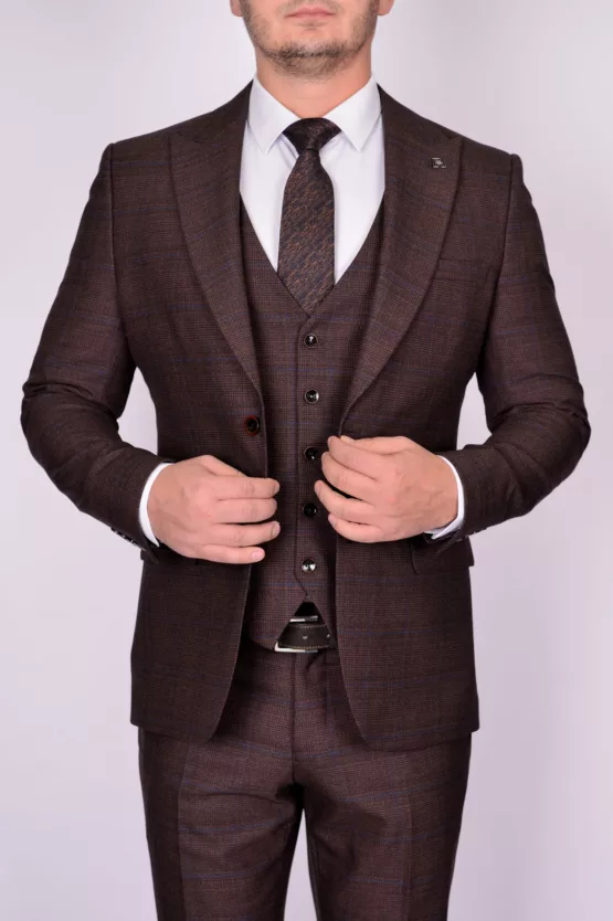 Костюм-тройка коричневого цвета в клетку Вечерние мужские костюмы