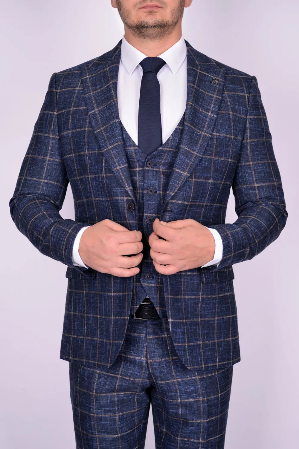 Костюм-тройка синего цвета в крупную клетку Брючные мужские костюмы