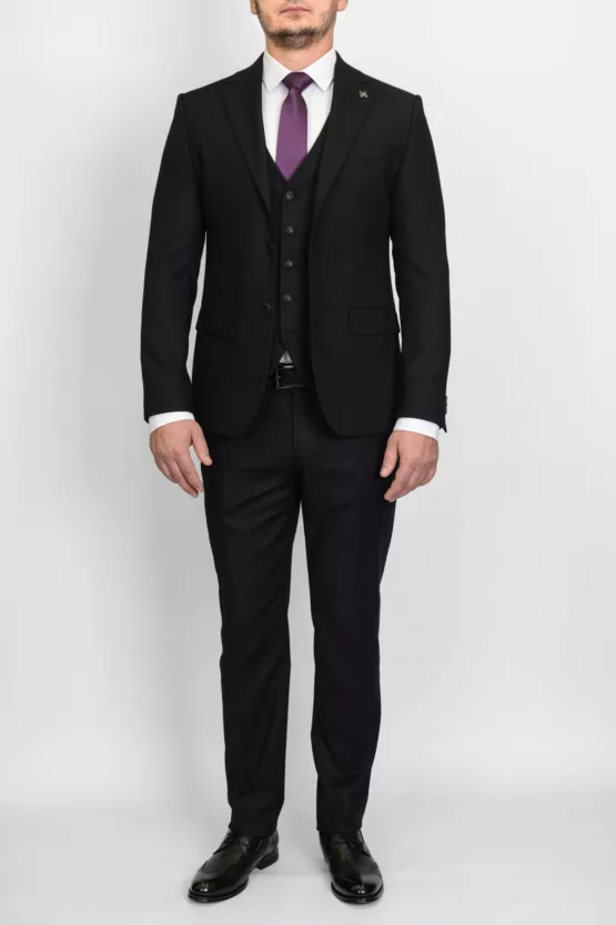 Костюм-тройка матово черного цвета. Каталог