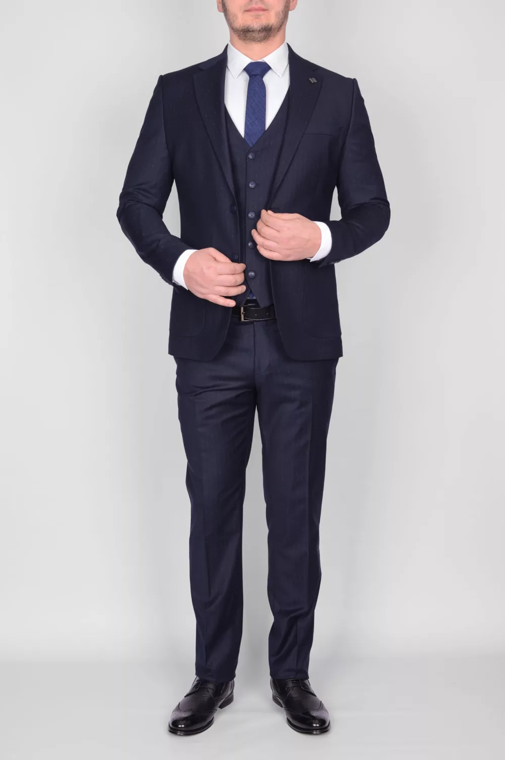 Костюм-тройка темно-синего цвета в полосу Каталог