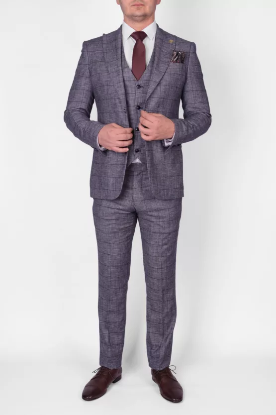 Костюм-тройка светло-серого цвета в марсаловую клетку Каталог