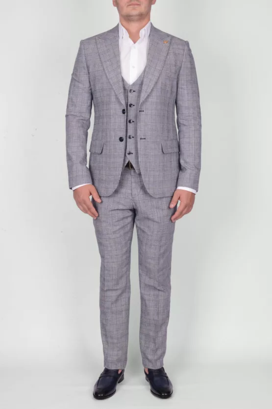 Костюм-тройка светло-серого цвета в клетку Каталог