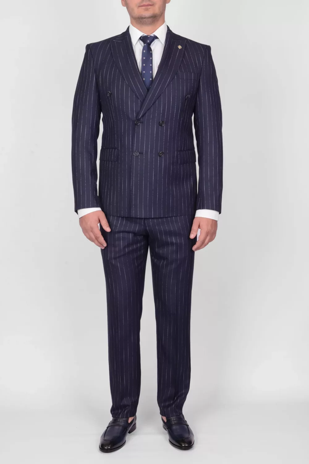 ODS_9478_00024 Двубортный костюм в тонкую полосу Вечерние мужские костюмы