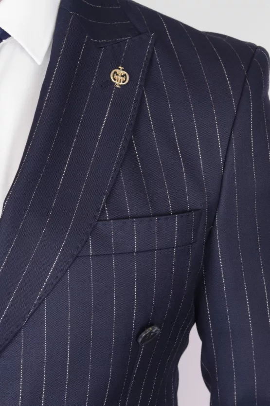 Двубортный костюм в тонкую полосу Вечерние мужские костюмы