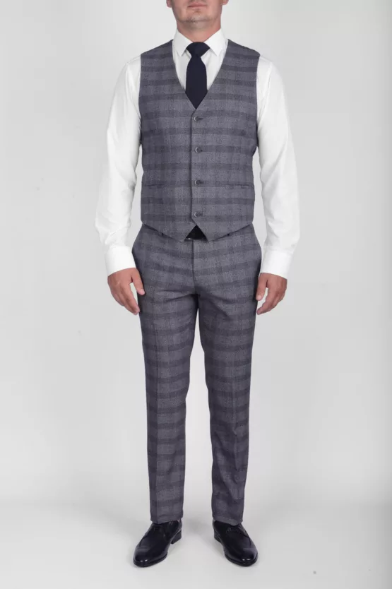 Костюм-тройка серого цвета в клетку Каталог