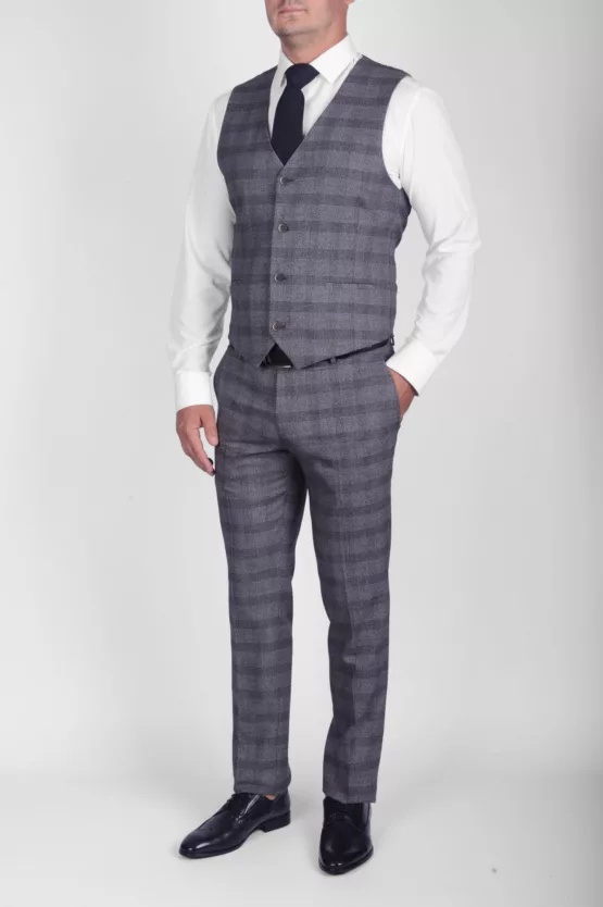 Костюм-тройка серого цвета в клетку Каталог