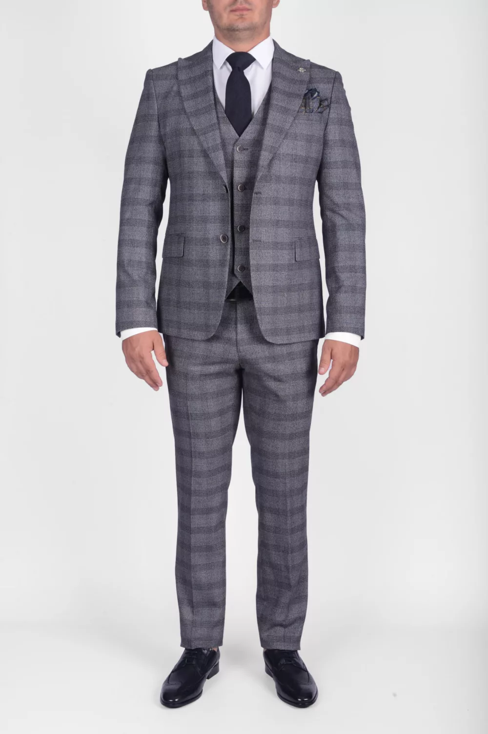Костюм-тройка серого цвета в клетку Каталог