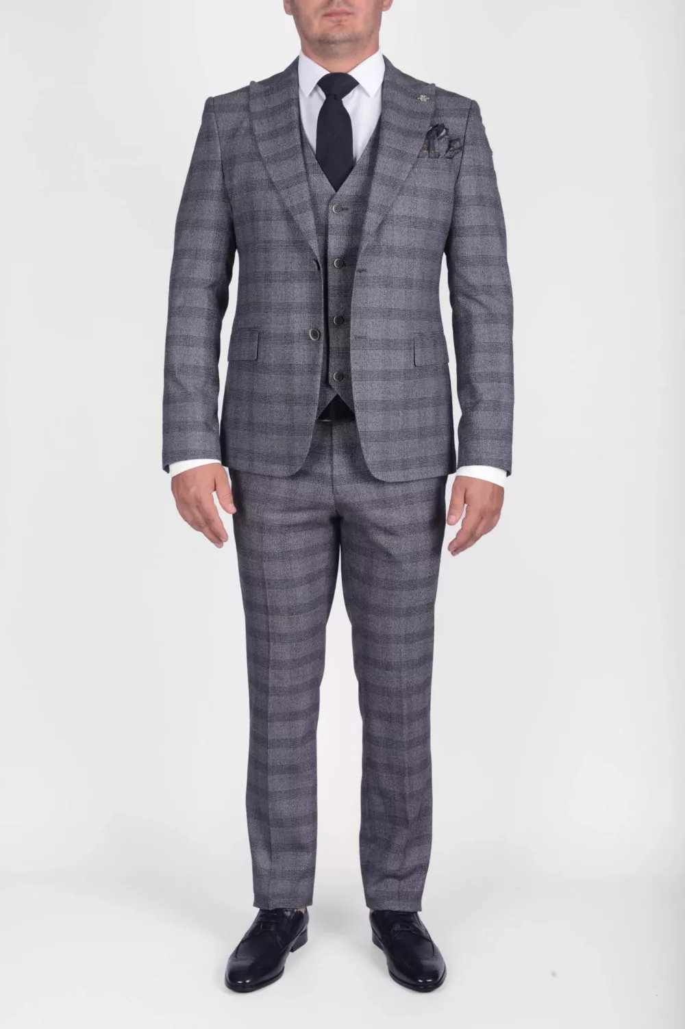 Костюм-тройка серого цвета в клетку Каталог