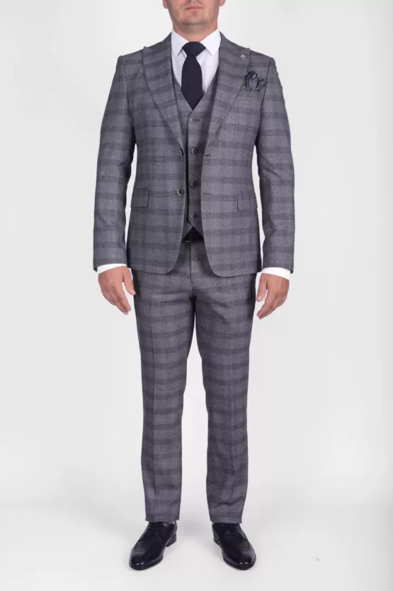 Костюм-тройка серого цвета в клетку Каталог