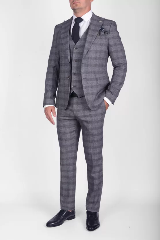 Костюм-тройка серого цвета в клетку Каталог
