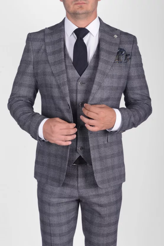 Костюм-тройка серого цвета в клетку Каталог