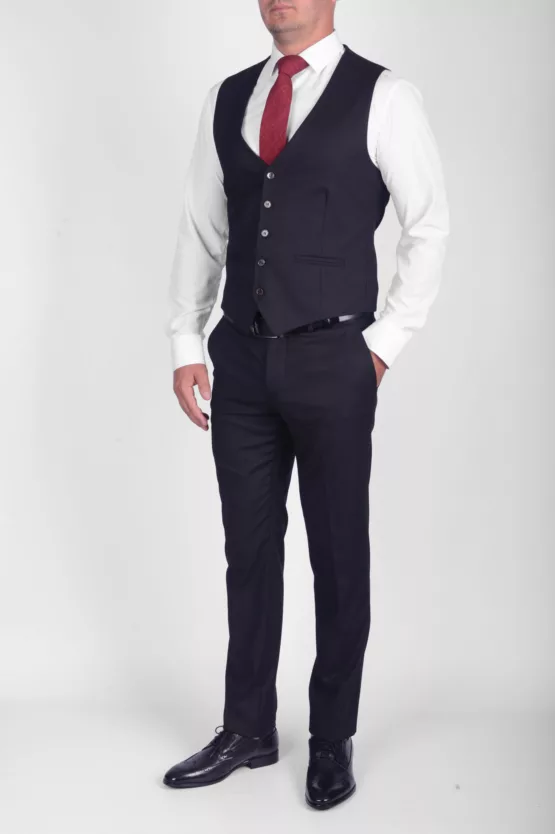 Костюм-тройка в крупную клетку с однотонными брюками Каталог