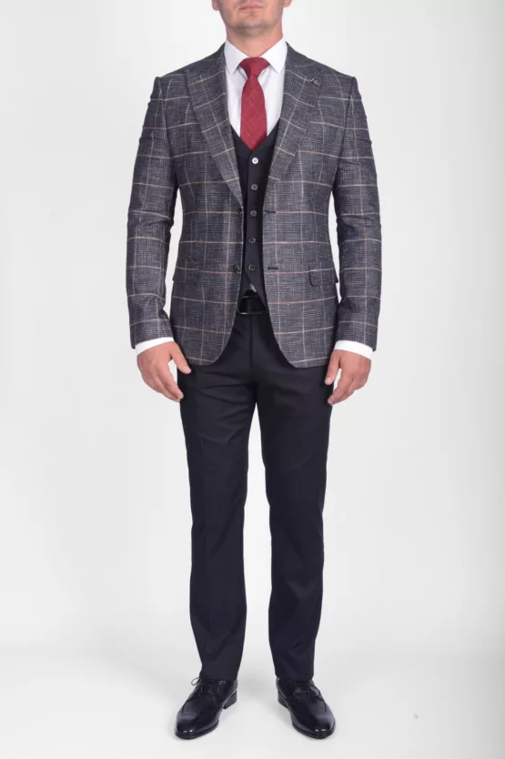 Костюм-тройка в крупную клетку с однотонными брюками Каталог